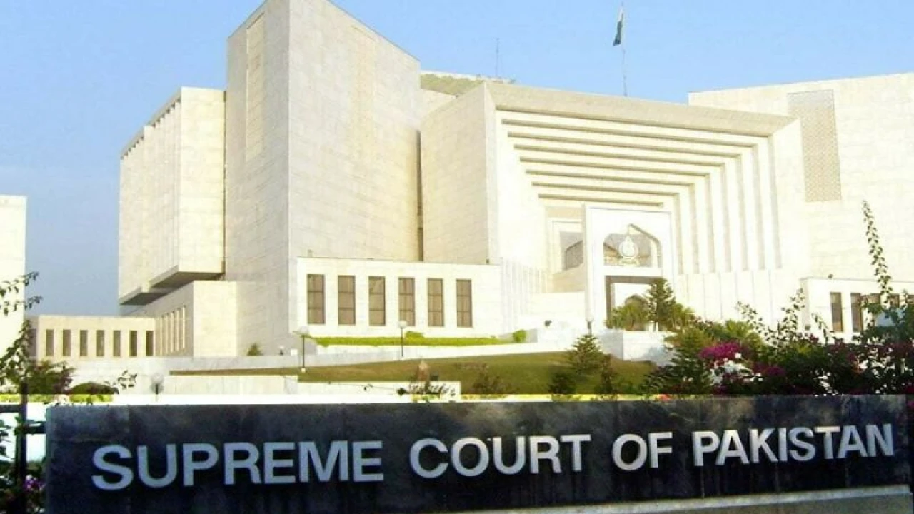 Govt wants full court to hear petitions against military courts