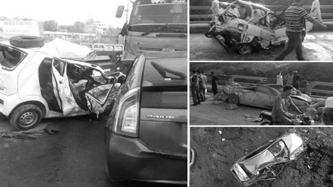 4 killed in dumper-car accident
