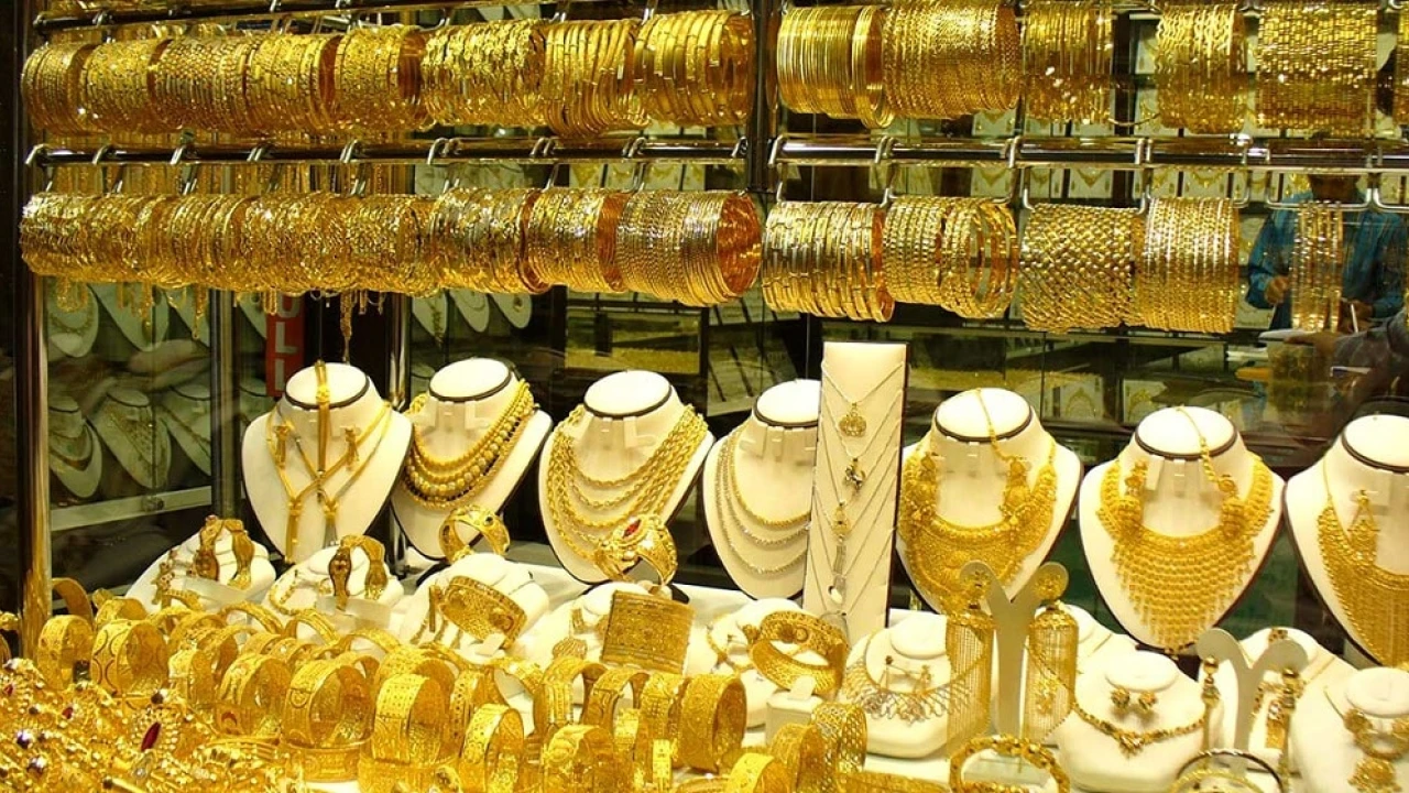 Gold prices go up by Rs6,200 per tola in Pakistan