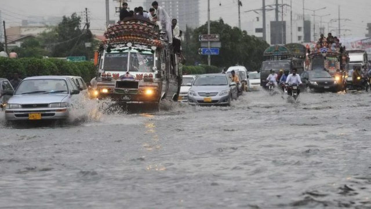 Heavy rains, strong winds hit parts of Karachi