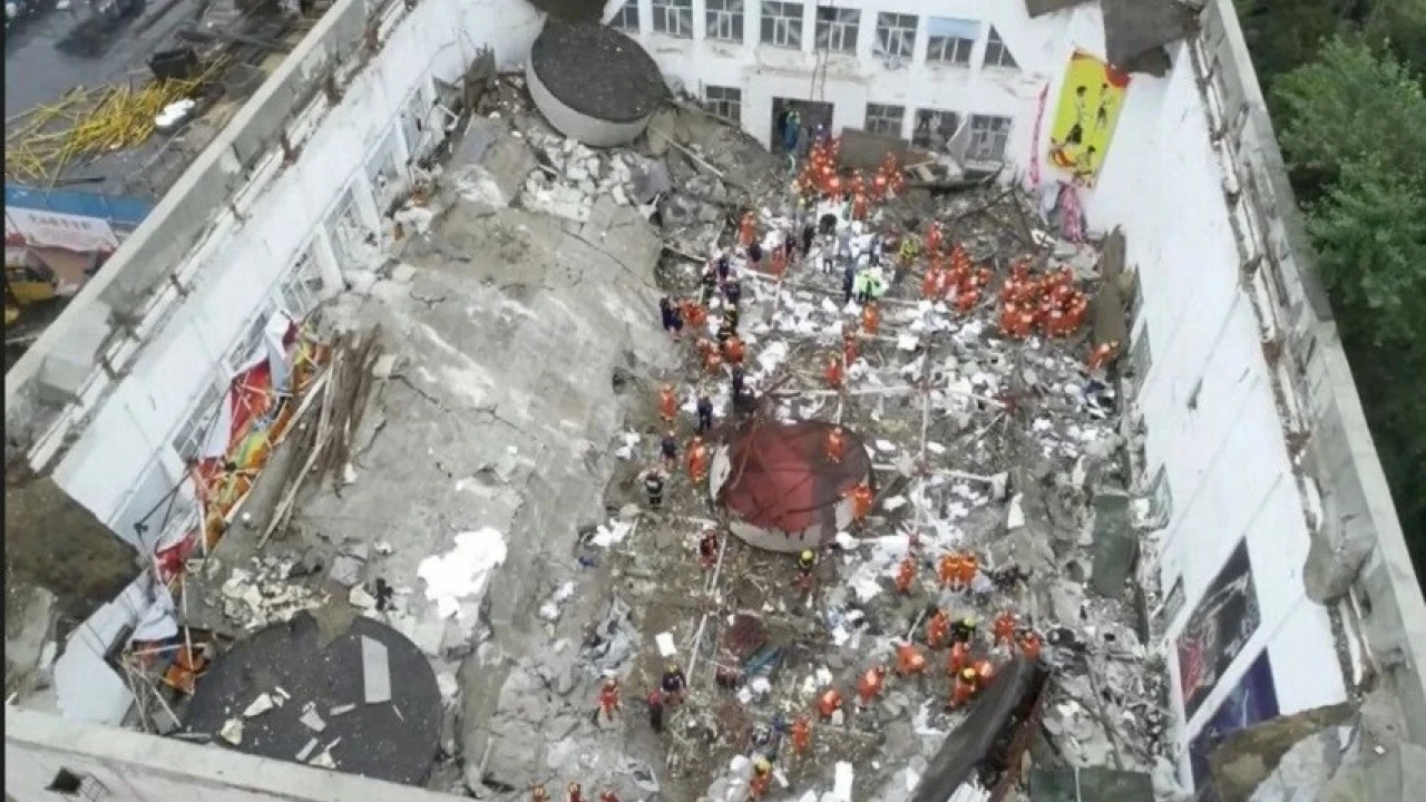 11 killed as school roof collapses in China