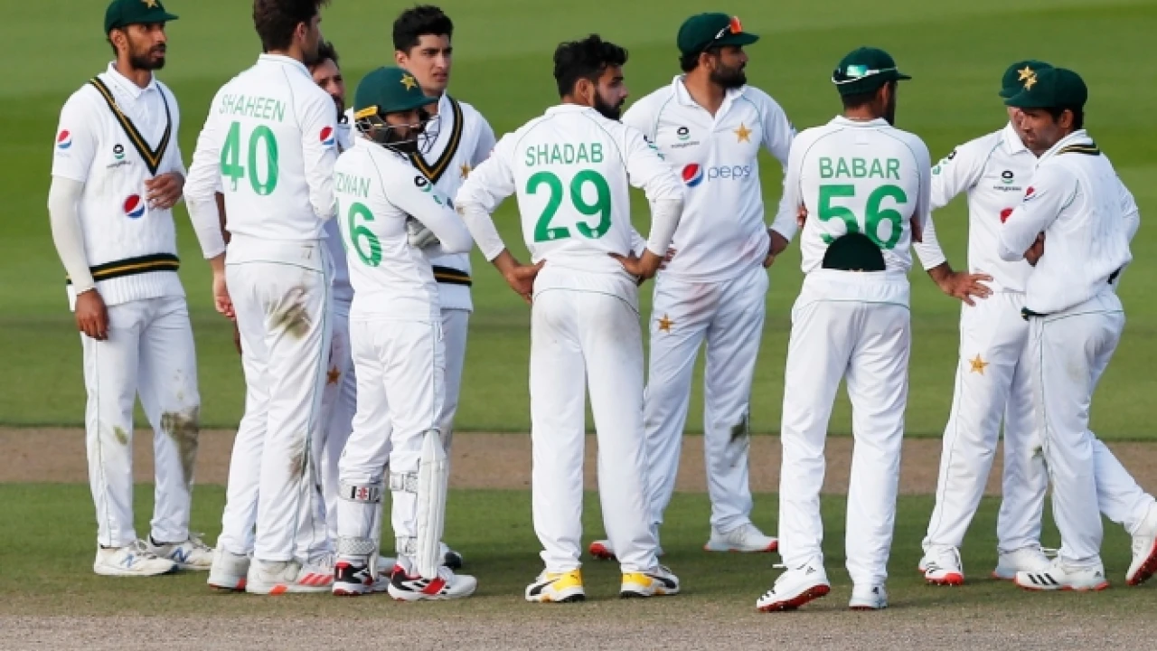 Pakistan's dominant bowling crumbles Sri Lanka for 166 runs