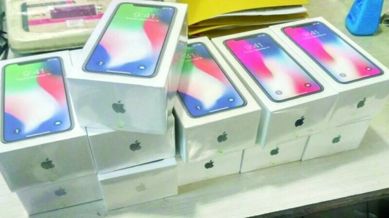 Sialkot Customs foils bid to smuggle iPhones