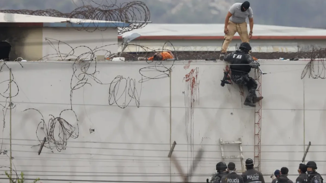 Death toll reaches 31 in Ecuador's prison riot