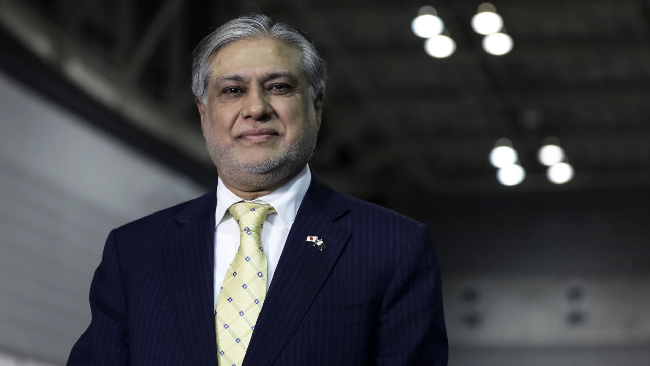 Ishaq Dar assures Pakistan will not default