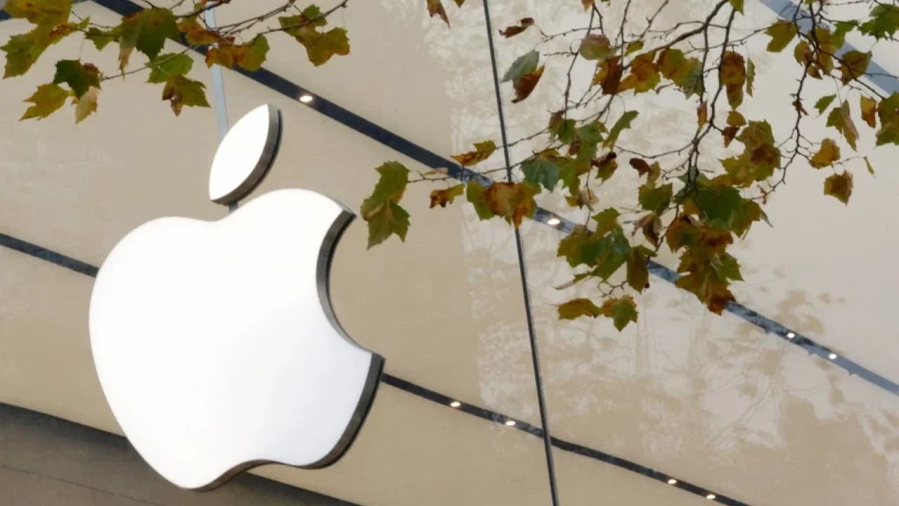 Apple sees sales slump continuing