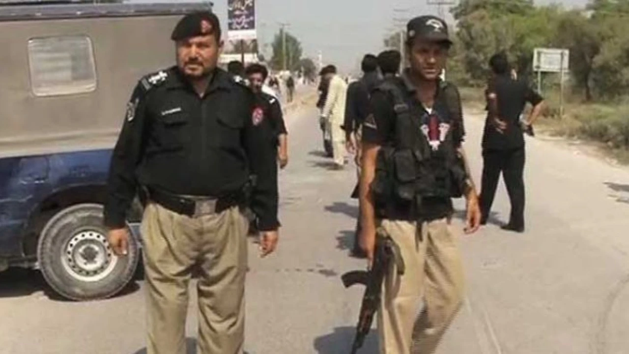 Cop martyred, two injured in Peshawar firing