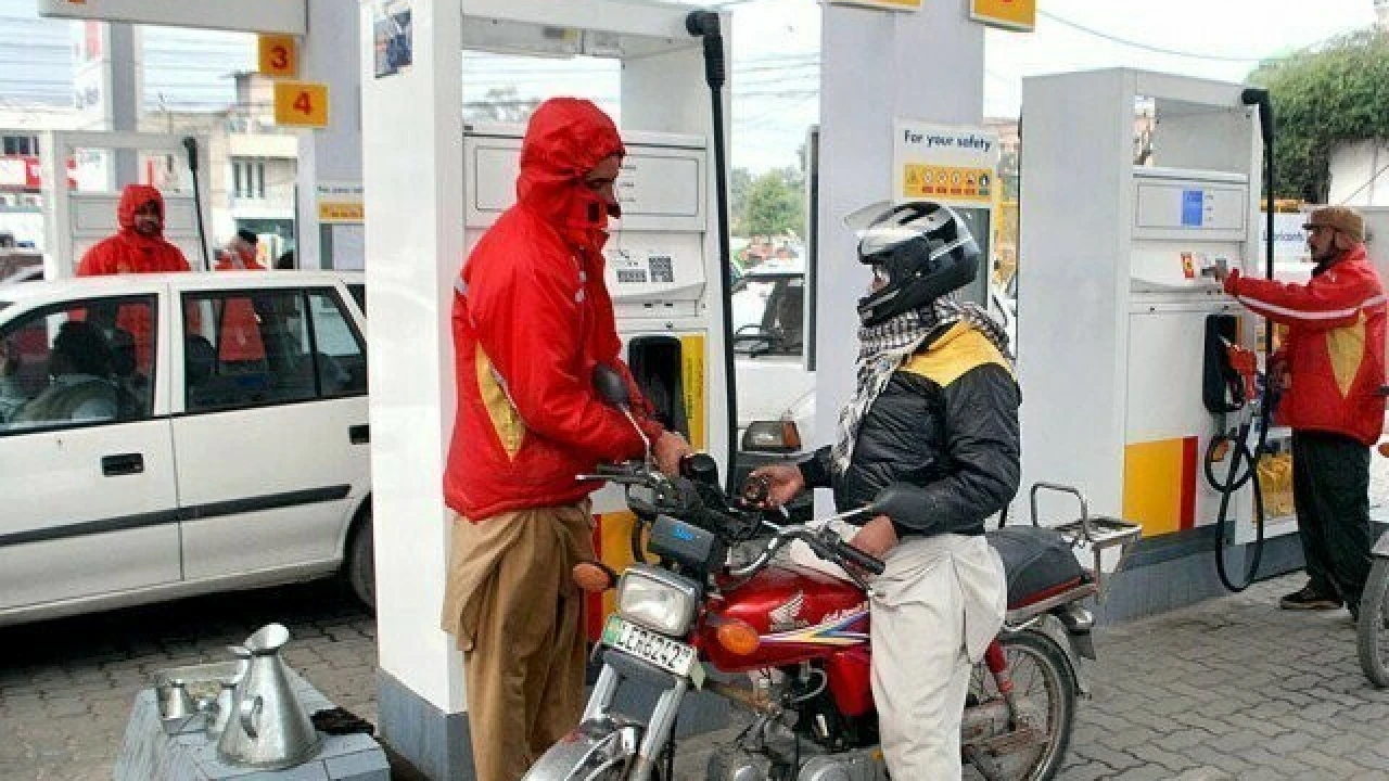 LHC suspends the notification of ‘No Helmet, No Fuel’ policy