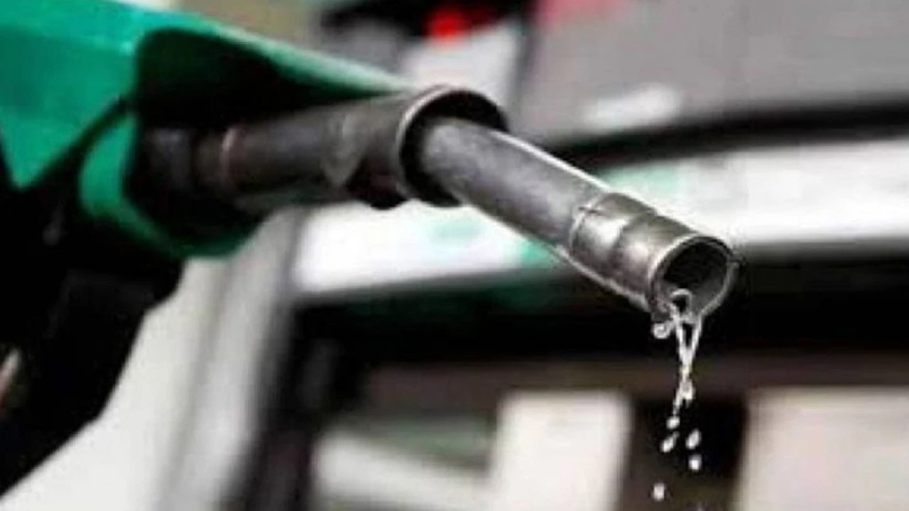 Price of petroleum products likely to hike by Rs20 per liter again