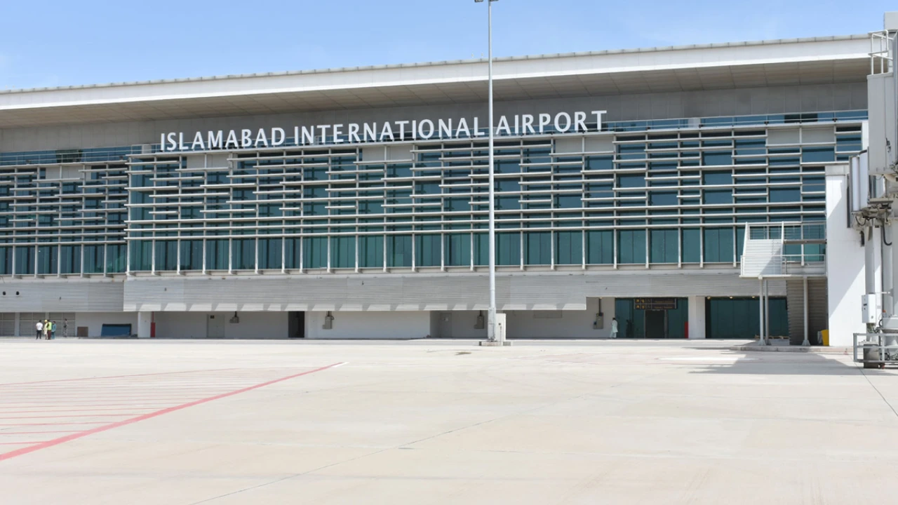 Govt decides to outsource Islamabad Airport for 15 years