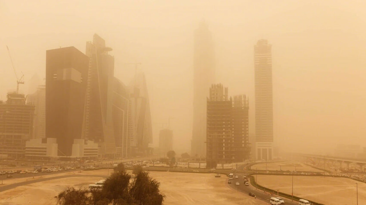 UAE issues ‘orange’, ‘yellow’ alerts amidst a dust storm