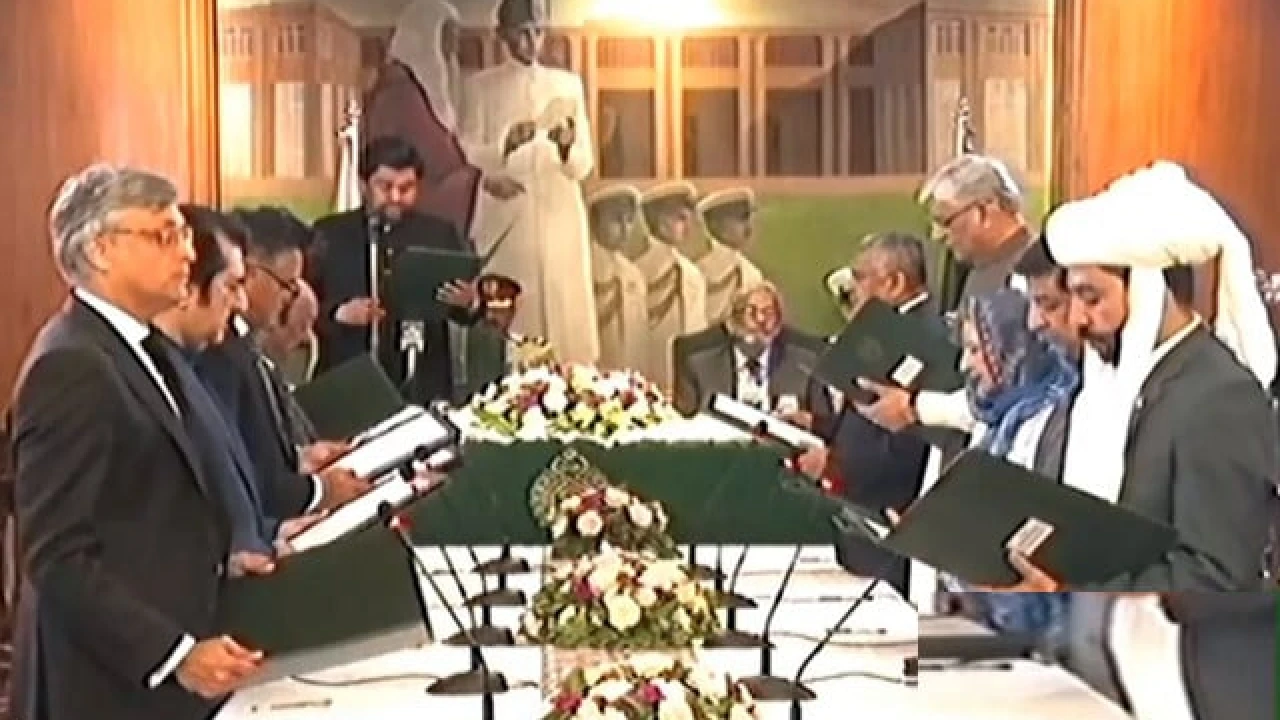 Sindh governor administers oath to caretaker Sindh cabinet