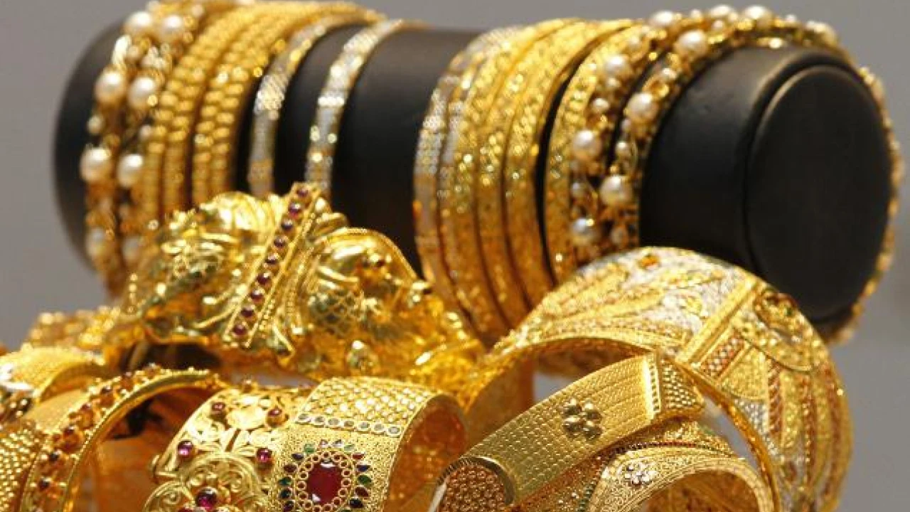 Gold price increases by Rs3,100 per tola