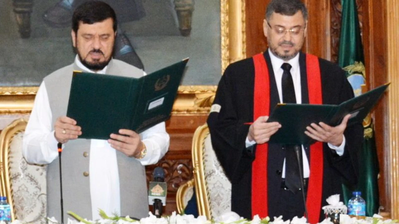 President Alvi administers oath to PHC CJ