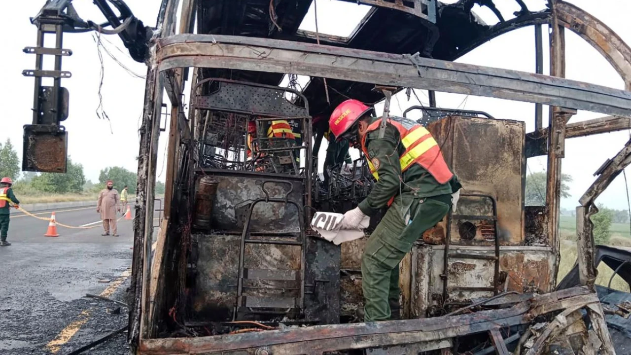 Fire engulfs six buses near Islamabad's vegetable market
