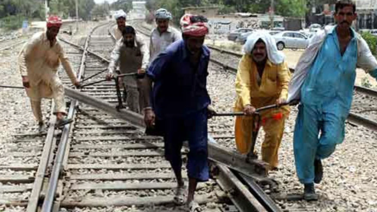 Railways expediting rehabilitation work on Quetta-Bostan track