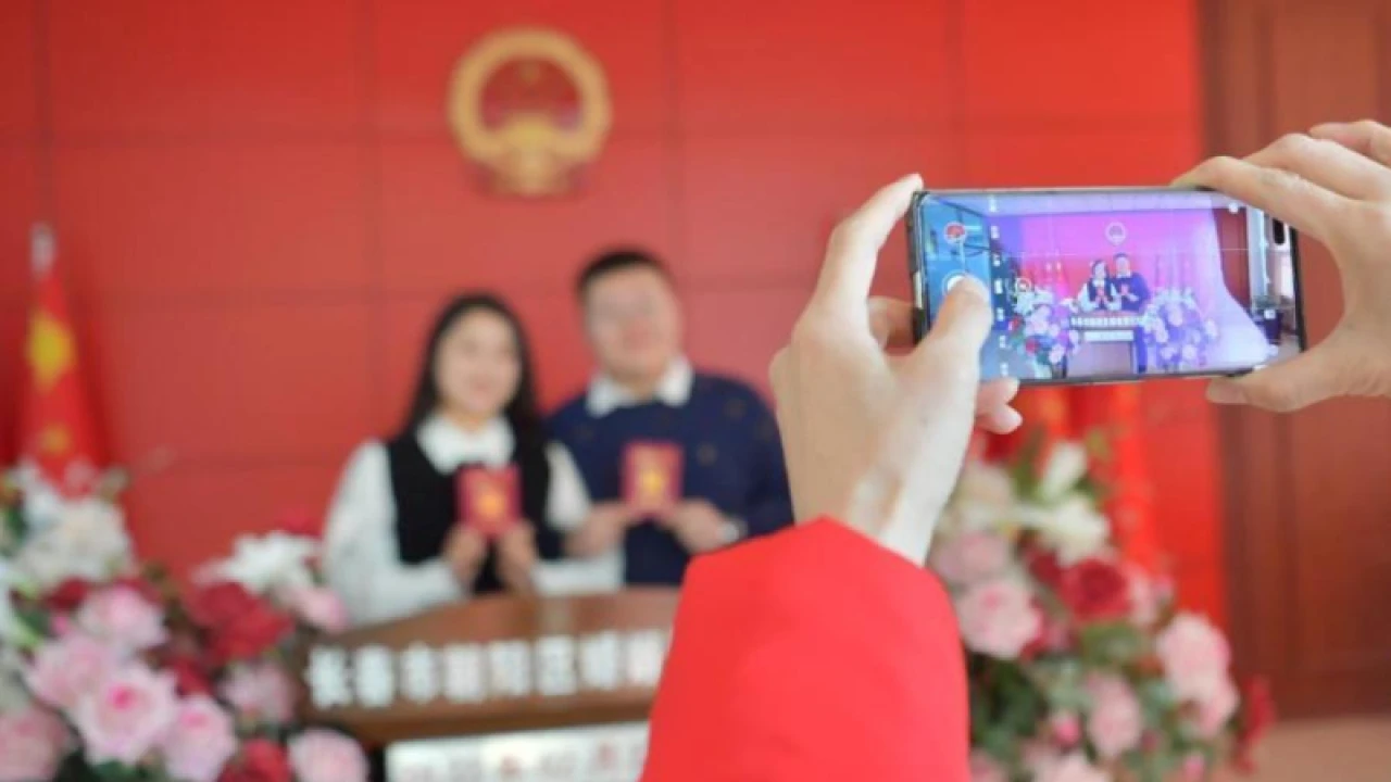 China announces cash rewards for young brides