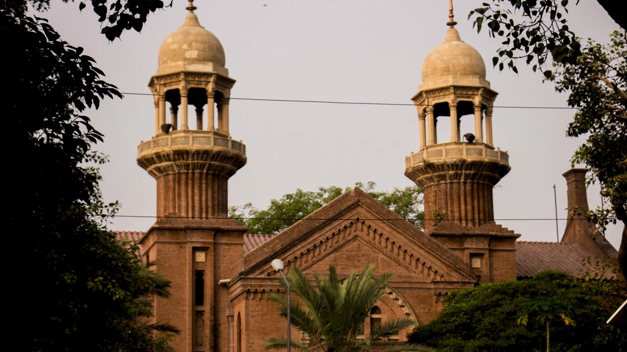 LHC expresses concern about closing markets at 10 pm for smog control