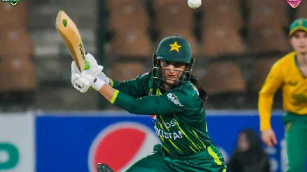 Pakistan beat South Africa by five wickets