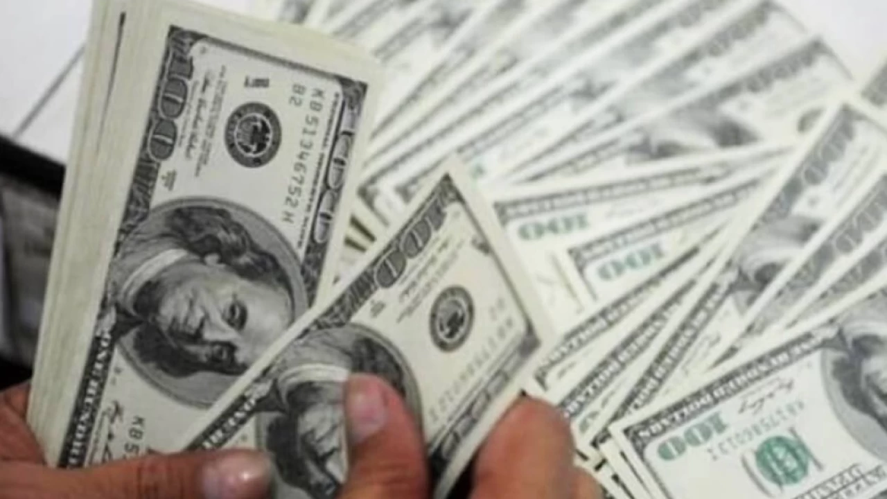 Dollar hits historic high at Rs173 in interbank market