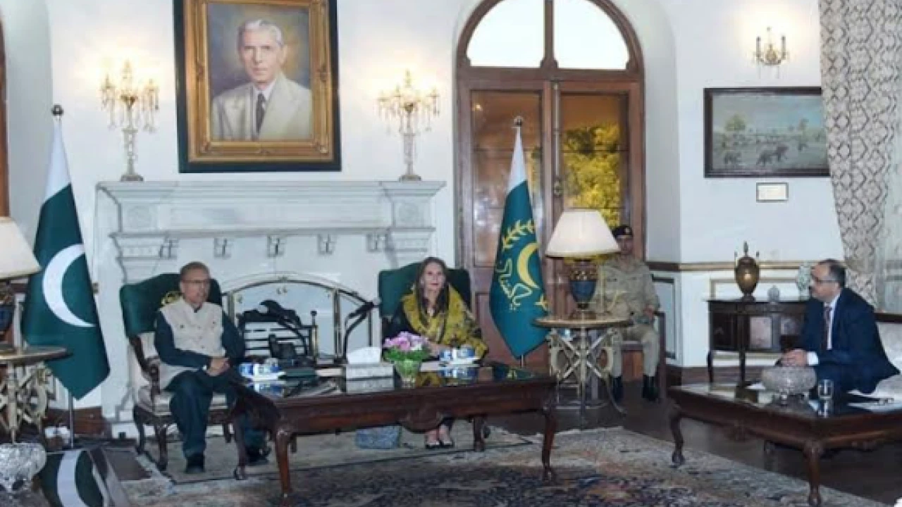 President Alvi holds meeting with Kashif Anwar