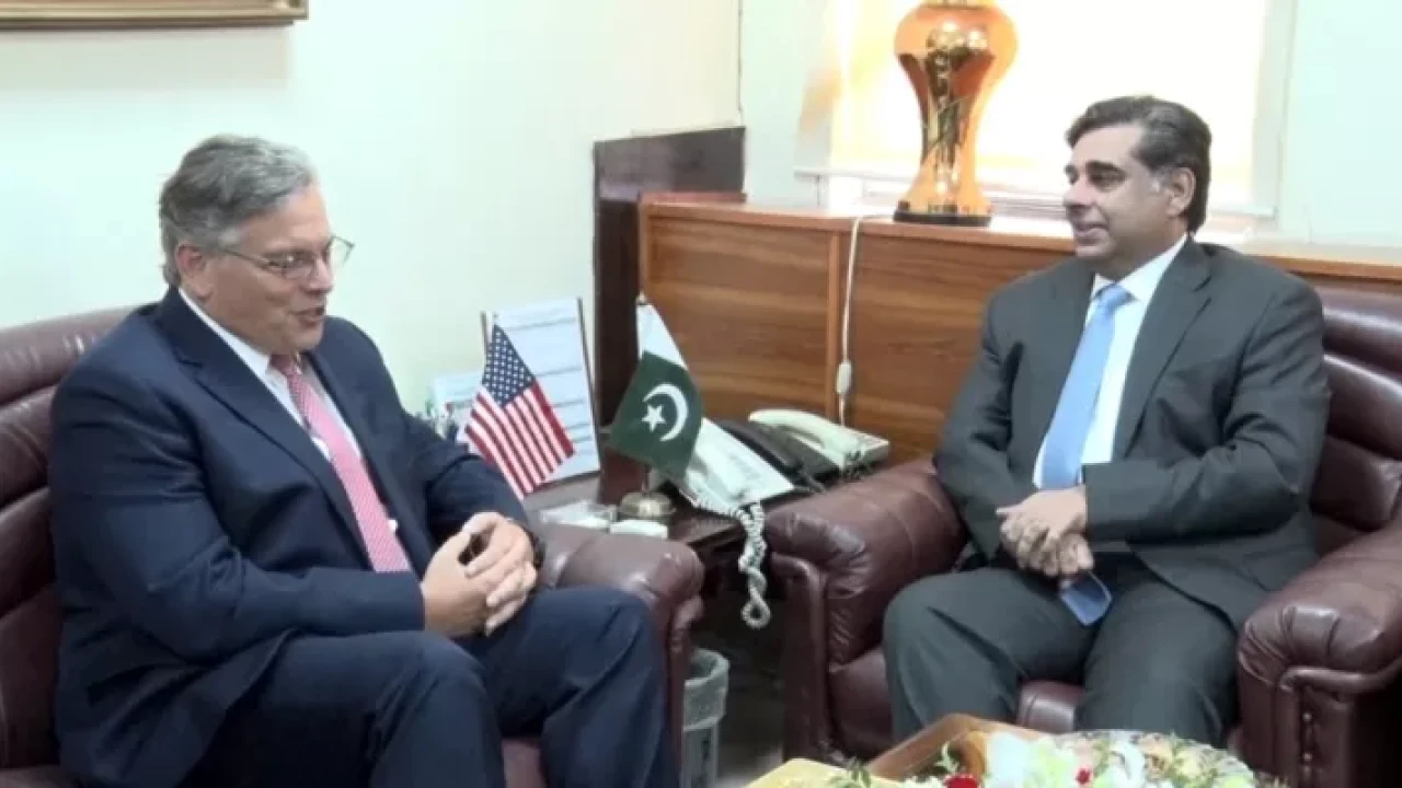 Donald Bloom calls on Gohar Ejaz