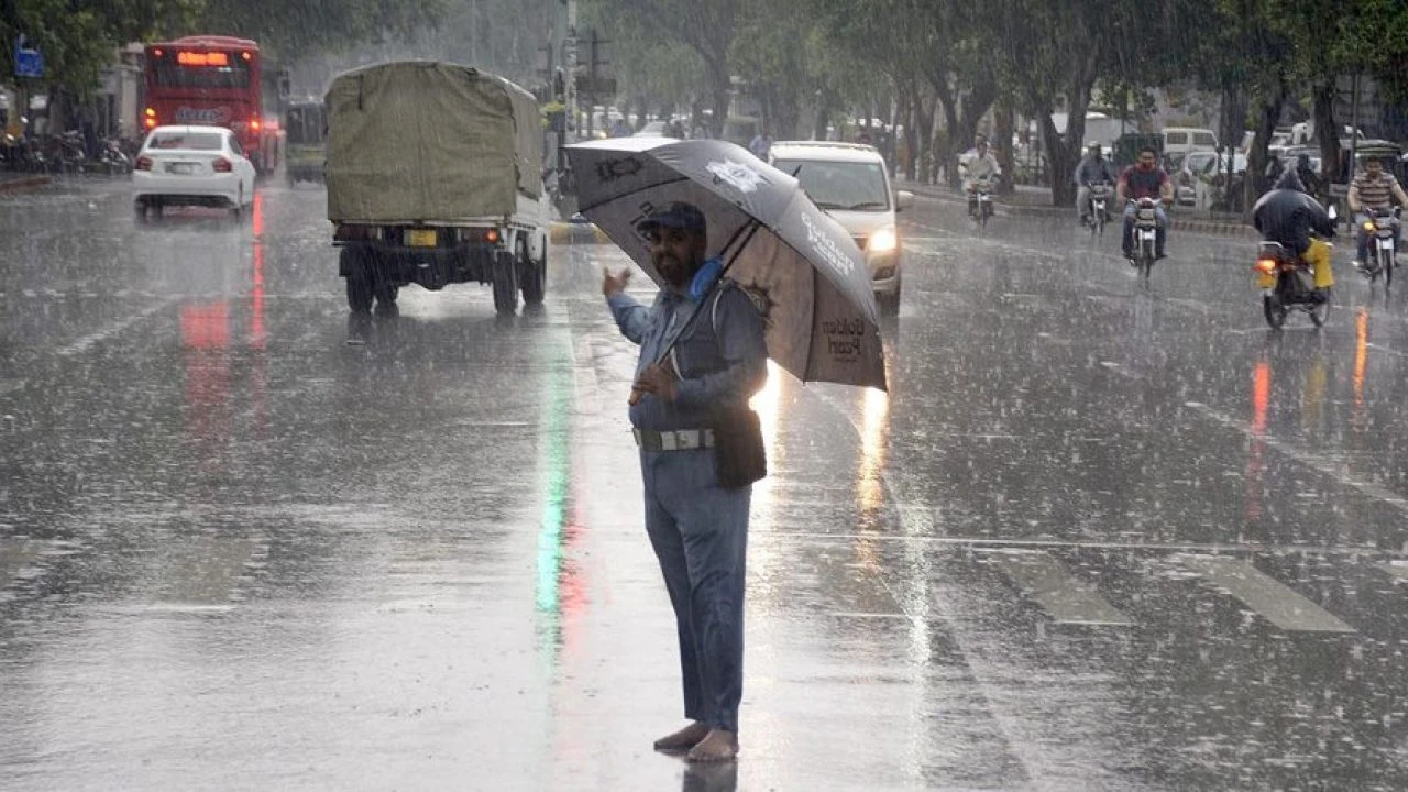 PMD predicts strong winds in Sindh today