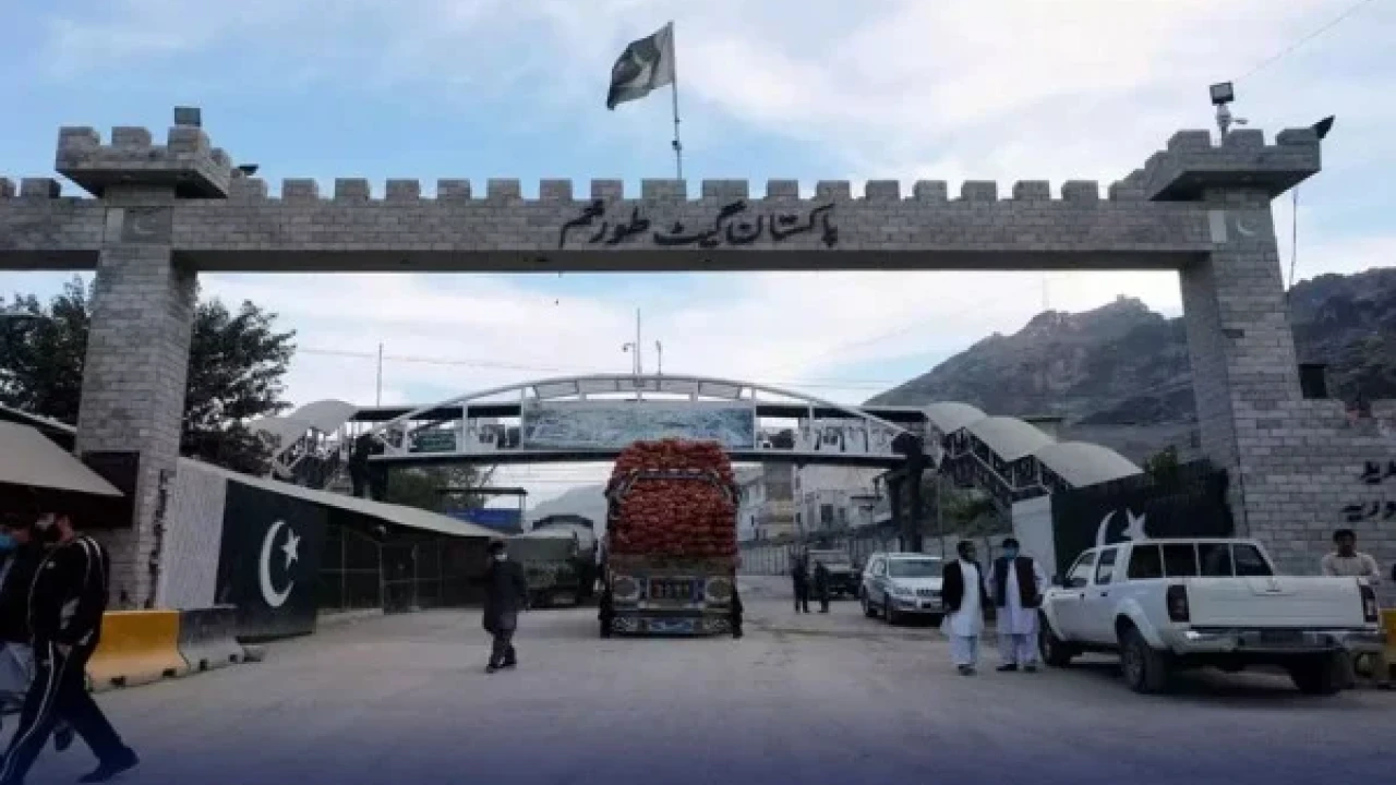 Pak-Afghan border opens after 10 days