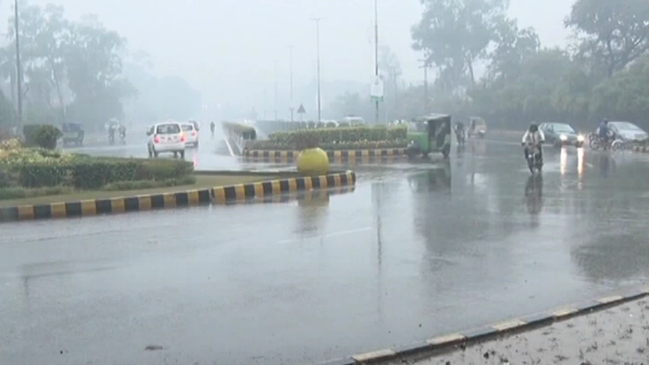 Heavy rain hits different areas of Lahore early morning