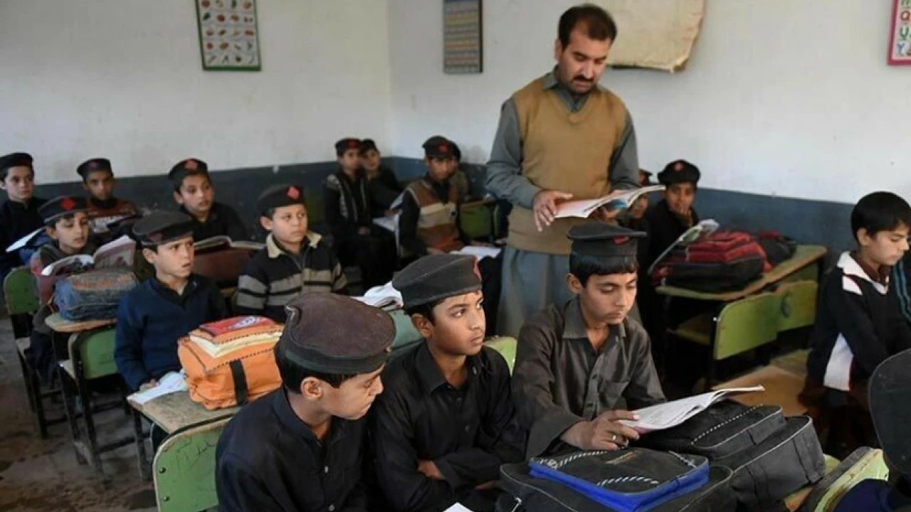 KPK education dept defies ban on transfers