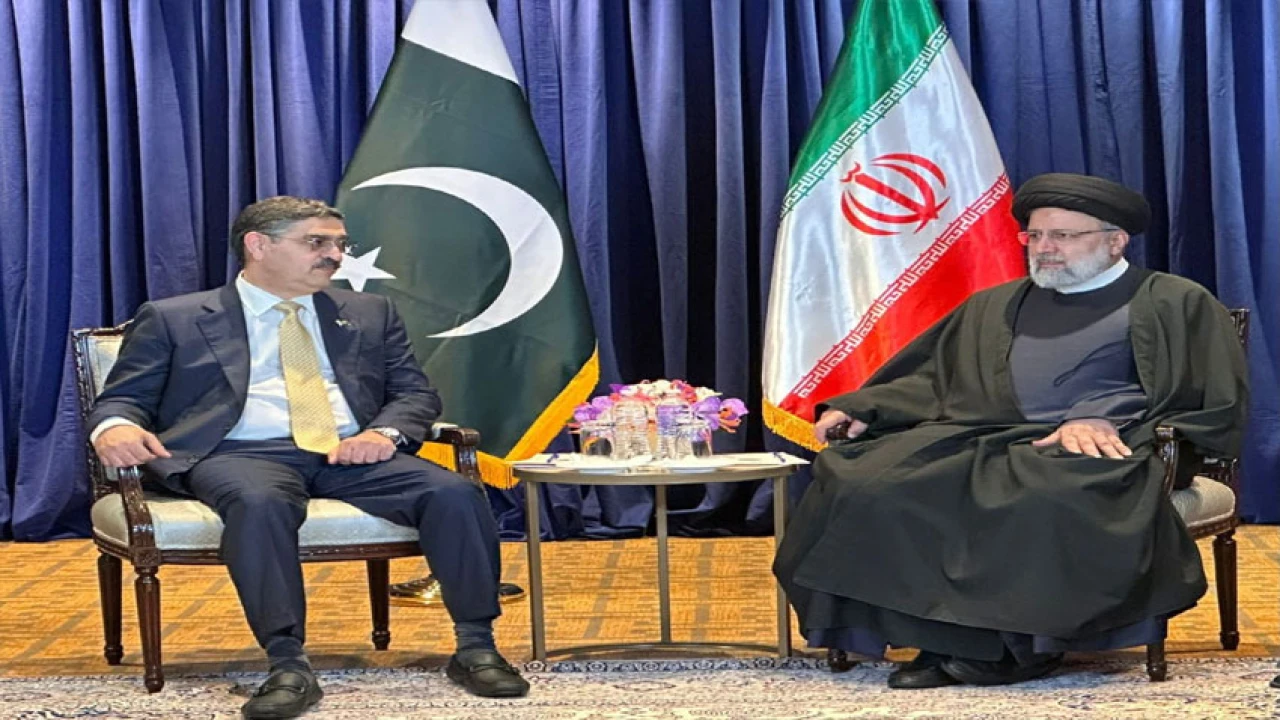 PM reaffirms Pakistan’s commitment to further strengthen ties with Iran