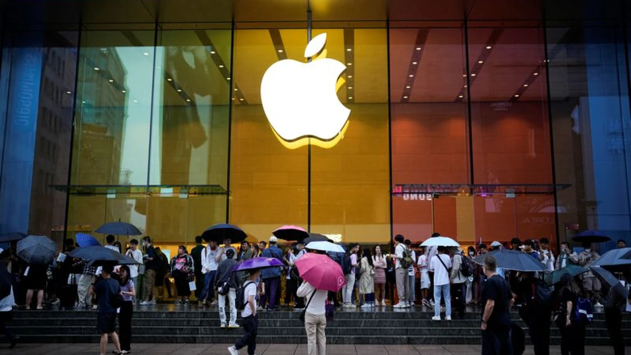 Apple's flagship Shanghai store buzzes as iPhone 15 goes on saleApple's ...