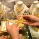 Gold price falls by Rs1000 per tola in Pakistan