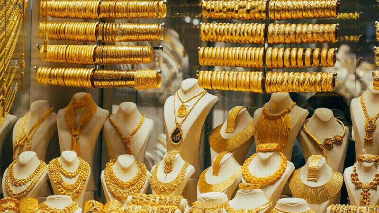 Gold price increase by Rs1,500 per tola