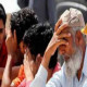 مہنگائی کے مارے عوام نے پیٹرول کی قیمت میں کمی کو مسترد کر دیا