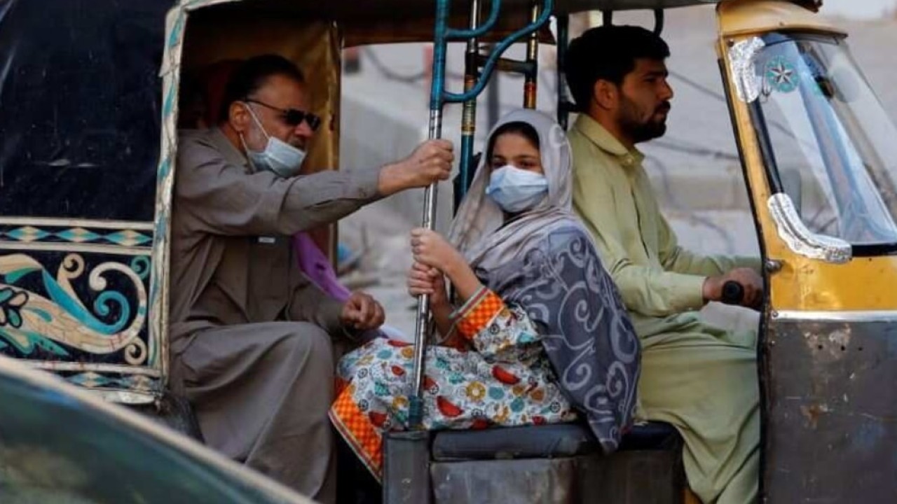 Pakistan’s COVID positivity rate, cases soar overnight