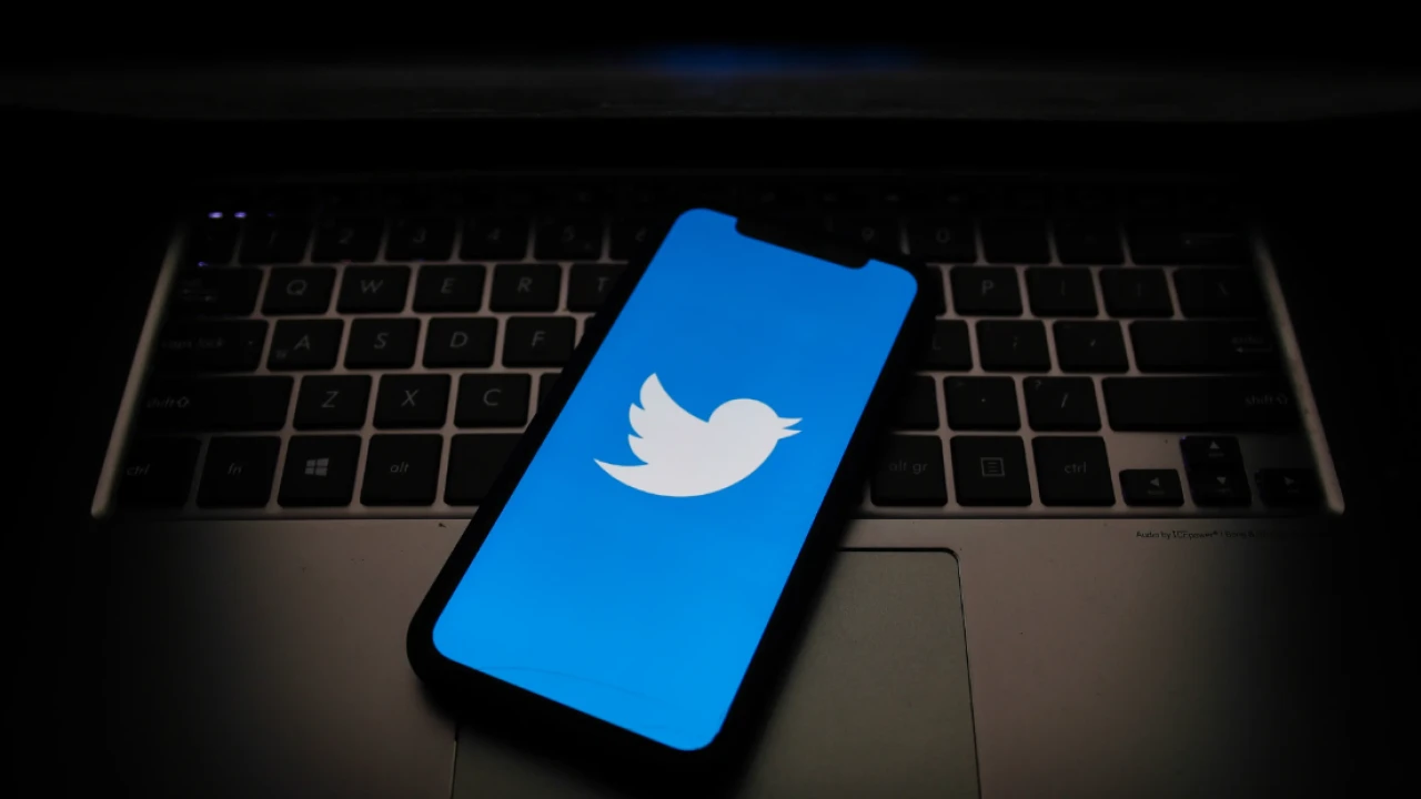 Twitter, Facebook to Stream Live TV?