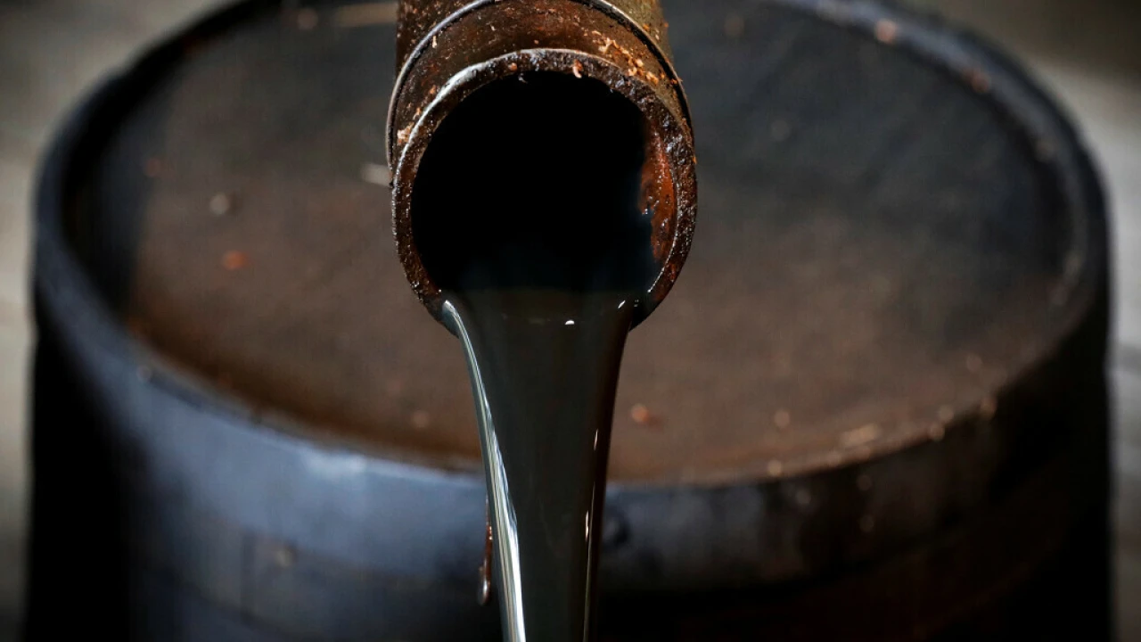 Global crude oil prices drop 2%