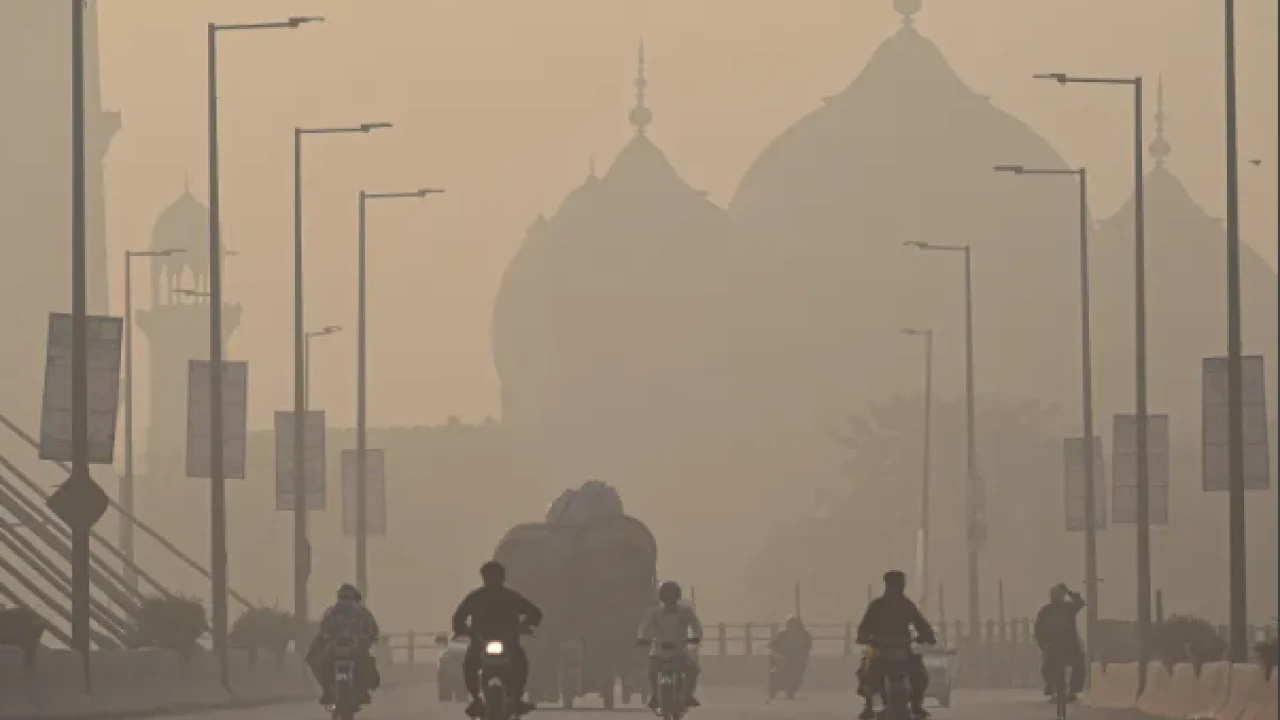 Punjab CM shuts down schools, markets amid smog