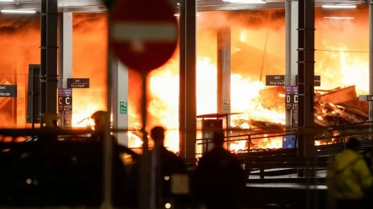 Blaze at Luton airport halts flight operations