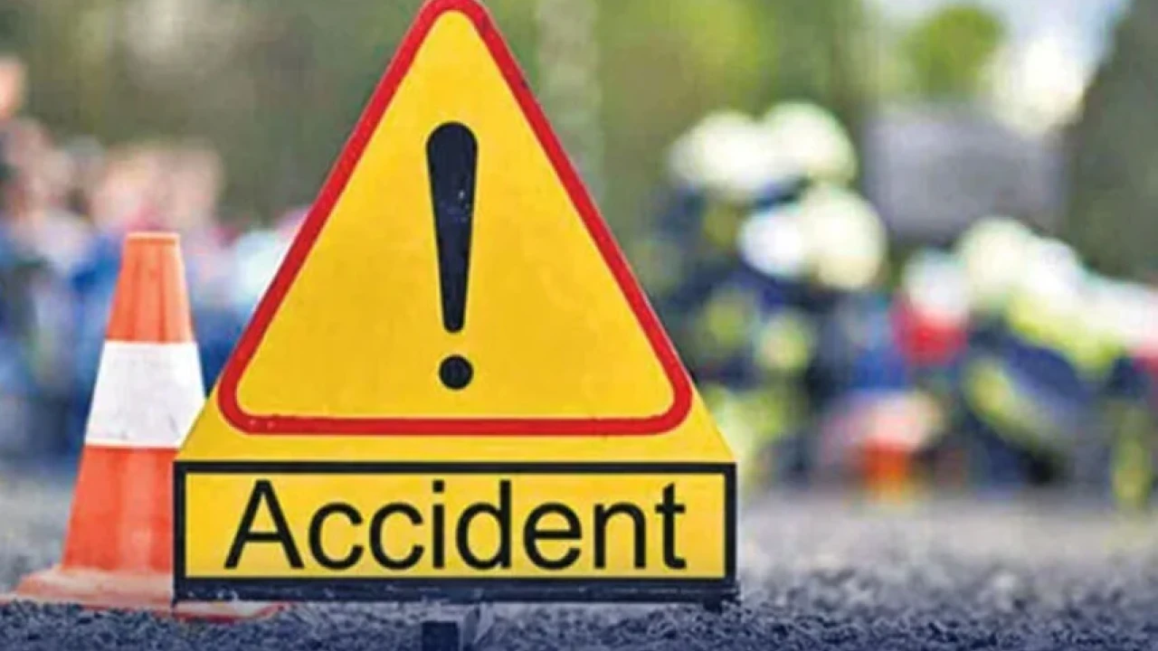 Four killed, 25 hurt in tragic passenger bus accident in DG Khan