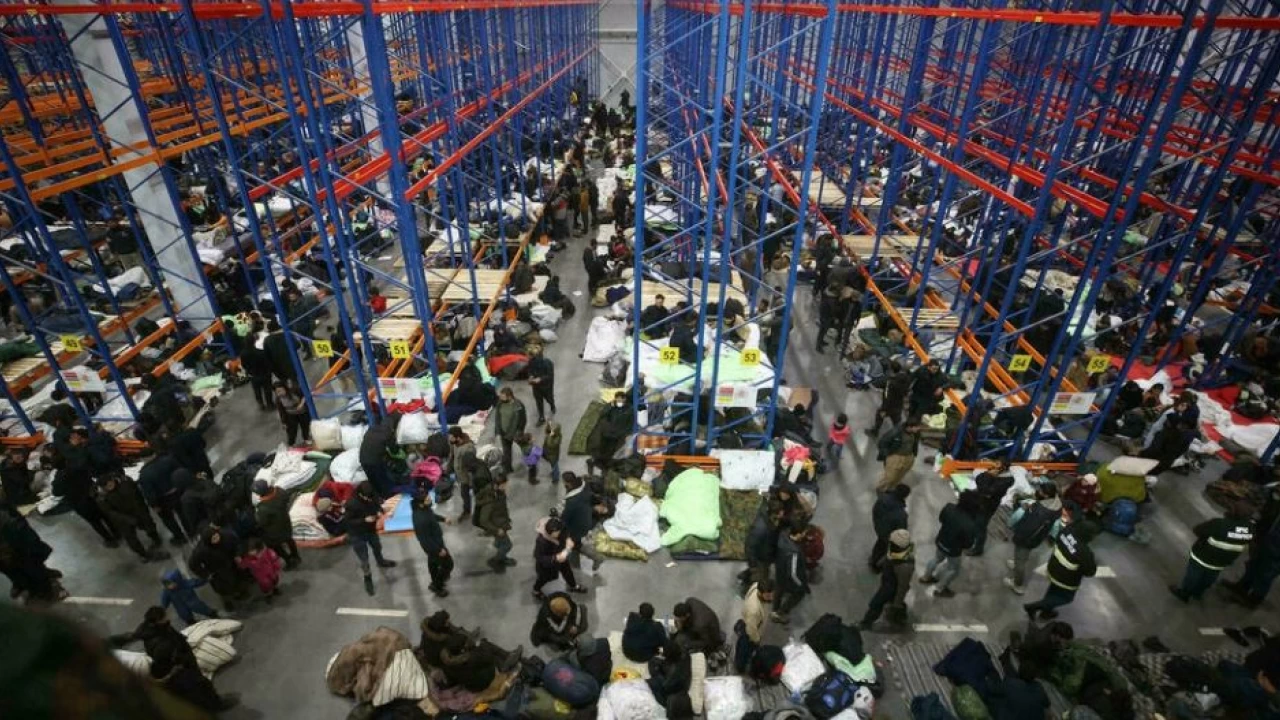 Hundreds of migrants attempt to cross EU border despite easing of crisis