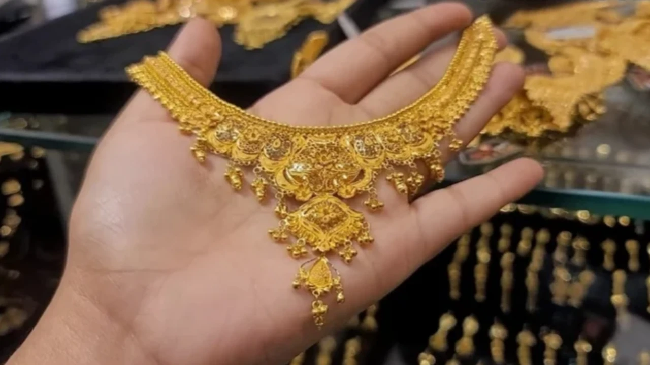 Gold prices decline in Pakistan