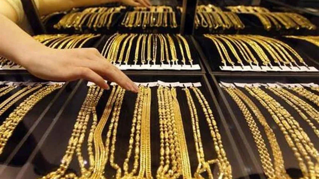 Gold rates up by Rs2,200 per tola in Pakistan