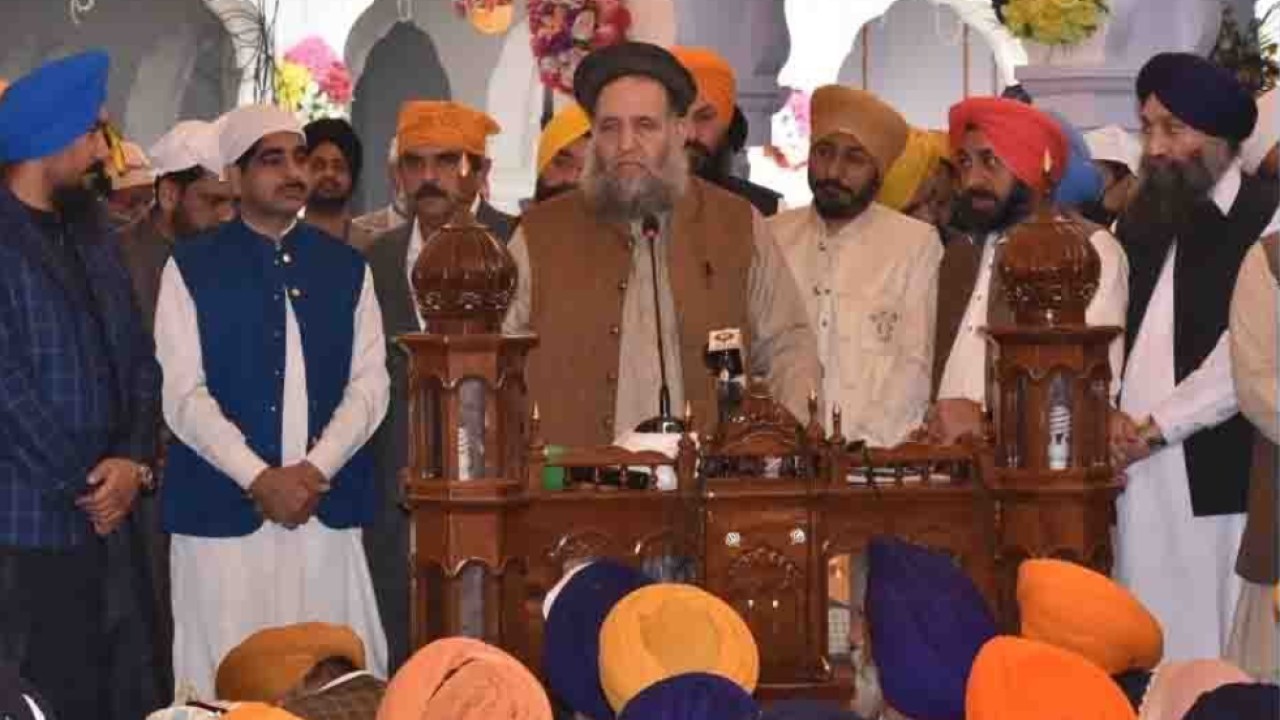پاکستان میں اقلیتو ں  کو مکمل مذہبی آزادی حاصل ہے،وفاقی وزیر برائے مذہبی امور پیر نور الحق قادری