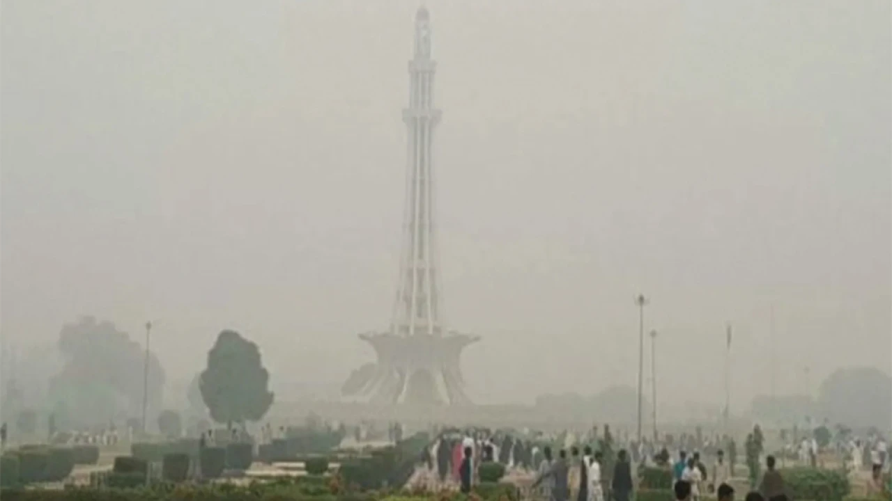 Transport Minister orders ban on smog-causing vehicles in Lahore