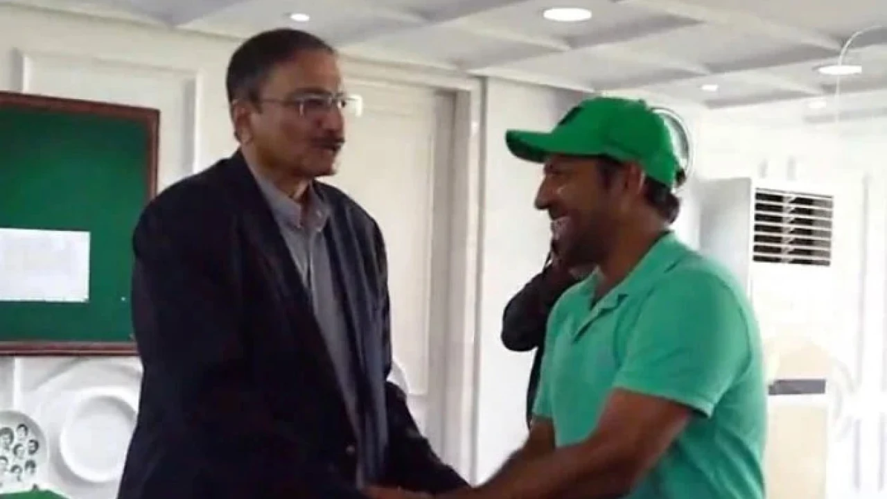 Chairman PCB meets Sarfaraz Ahmed