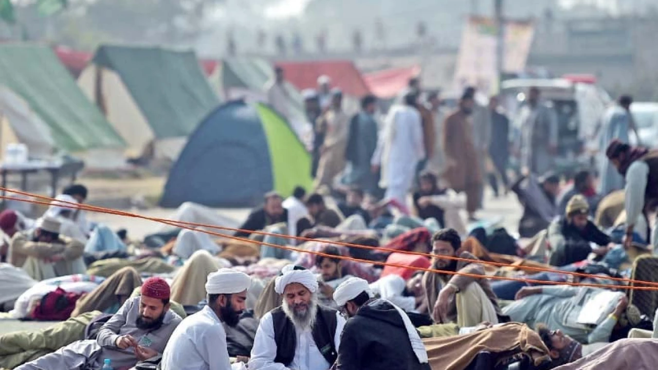 Federal govt forms fact-finding committee on Faizabad sit-in