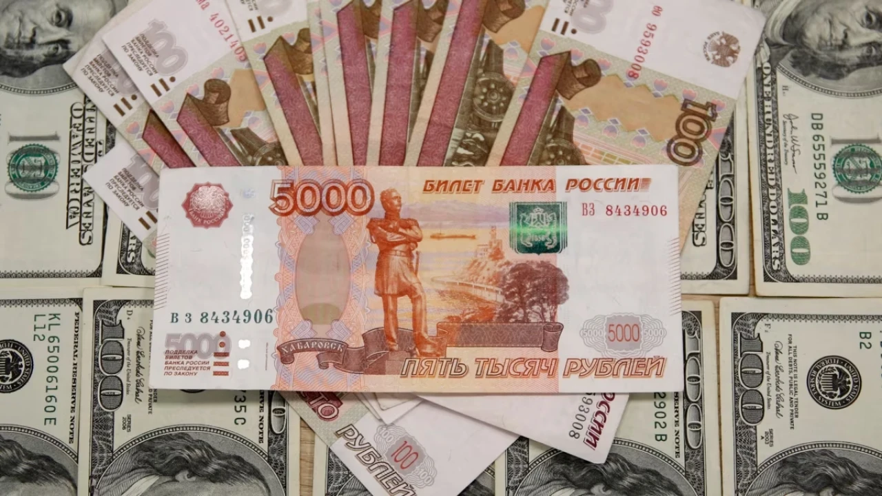 Ruble hits over 6-week high against US Dollar