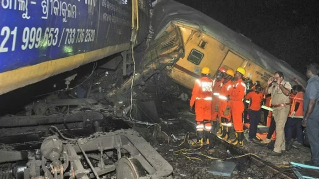 13 killed, over 50 injured in Indian train collision
